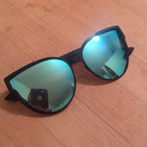 QUAY Reflective sunglasses - Picture 2 of 2